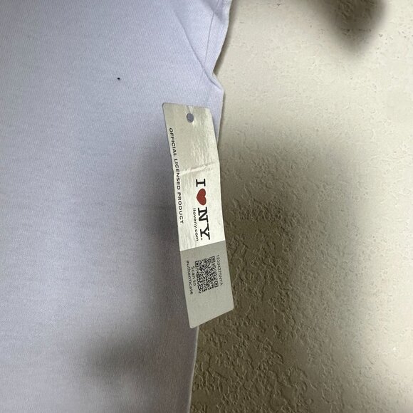 NWT NYC "I Love NY" Souvenir Graphic T Shirt Woman S White Tourist Classic Y2K - Picture 7 of 11